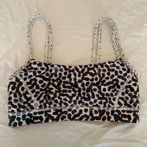Lululemon polka dot sports bra size 4 with removable cups